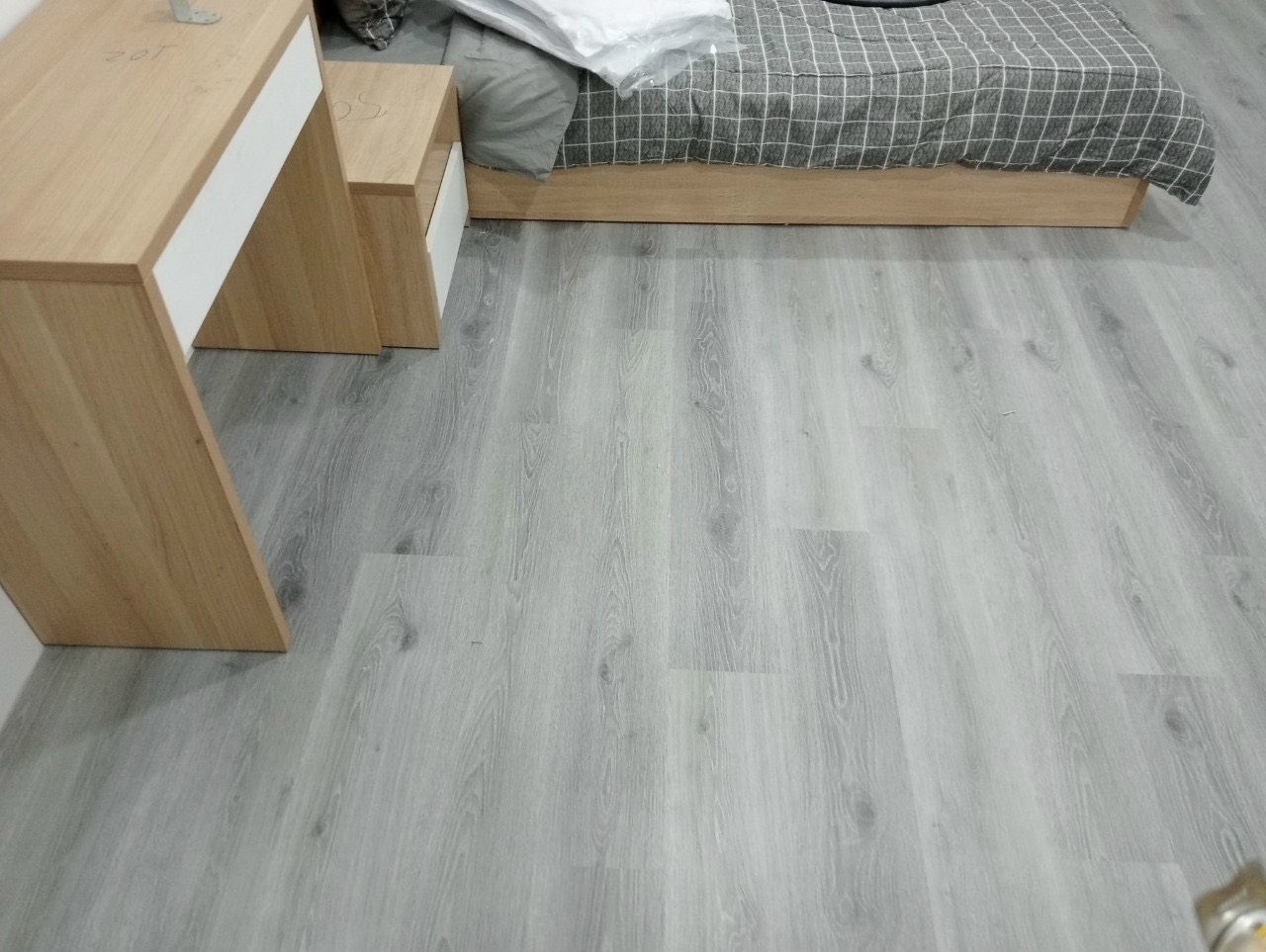 Sàn nhựa giả gỗ chịu lực – Giải pháp tối ưu cho nhà Việt với sàn SPC lõi kép ABA Minfloor